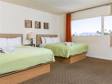 Palm Springs Rooms With Mountain Views - The Skylark Hotel