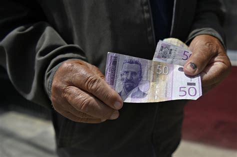 'Fed up': Dinar currency ban bites in Kosovo