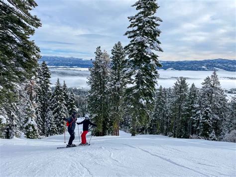 7 Best Idaho Ski Resorts Thrive In Idaho