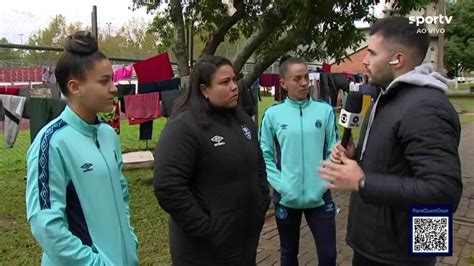 Vídeo Jogadoras e técnica do futebol feminino do Grêmio falam sobre