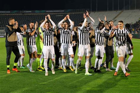 Uefa Kaznila Partizan Bez Navija A Protiv Slovackog