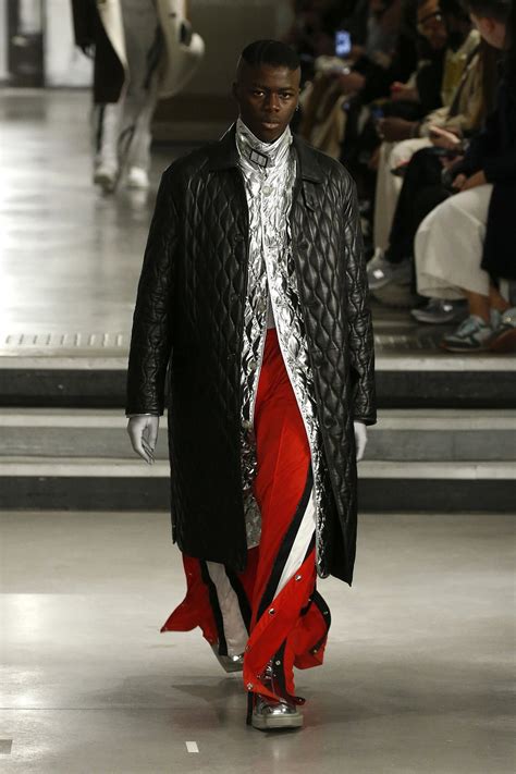 Vtmnts Ready To Wear Fall Winter 2022 Paris NOWFASHION