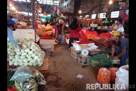 Aktivitas Perdagangan Di Pasar Kramat Jati Kembali Normal Republika