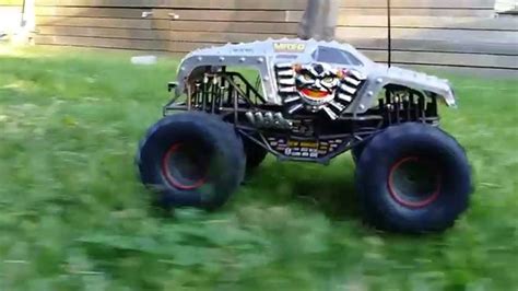 Monster Jam Max D 1 10 Rc Monster Truck Youtube