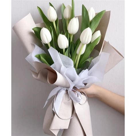 9 Pcs White Tulips in a Bouquet To Manila | Delivery 9 Pcs White Tulips in a Bouquet To Philippines