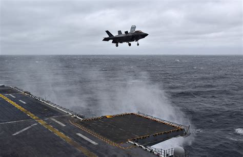 Video Shows U S F Stealth Fighter Jets Landing On American Pacific