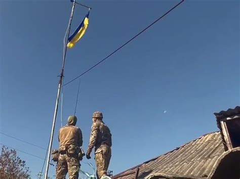 اوکراین پرچم خود را در خارکف به اهتزار درآوردعکس خبرآنلاین