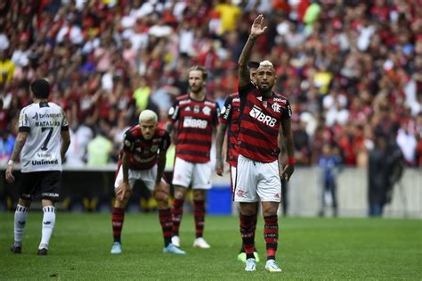 Meia Do Flamengo Revela Que Tem Convivido Com Lesão É Uma Lesão Forte