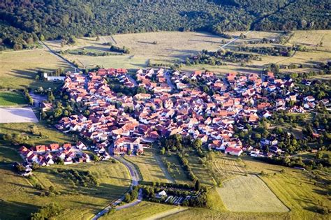 W Rth Am Rhein Von Oben Dorf Ansicht Am Rande Von Feldern Im