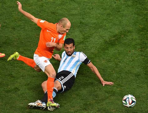 Argentinien schlägt Holland und steht im WM Finale gegen Deutschland