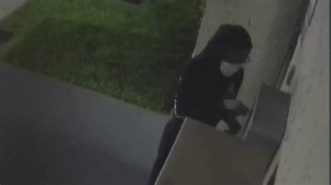 Thief caught on video using key to steal mail from NW Miami-Dade office ...