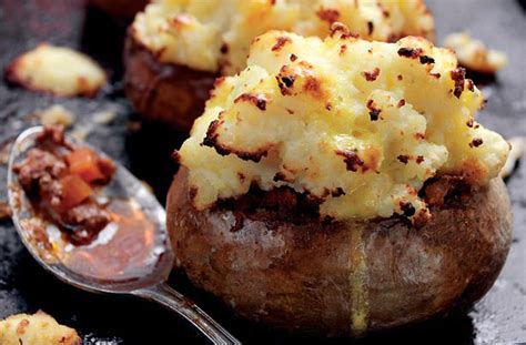 Antony Worrall Thompson's Cottage Pies In Baked Potatoes | Main Course Recipes | GoodtoKnow