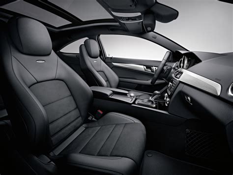 Mercedes-Benz C63 AMG Coupe (2012) - Interior | Caricos