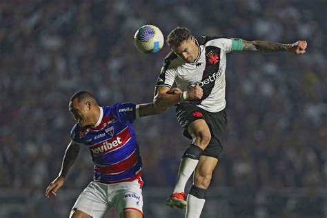 Brasileirão Vasco aproveita expulsão do Fortaleza para vencer e se