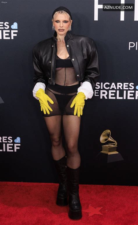 Julia Fox Sexy Flashes Her Sultry Thong Ass And Shows Off Her Attractive Legs At The Grammy