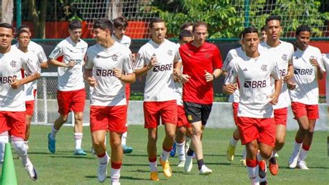 BASE MORAL TITE JÁ RELACIONOU MAIS DE 30 CRIAS DO FLAMENGO PARA OS