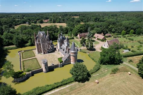 Château Exceptionnel du 15e Siècle ISMH à Vendre à Romorantin Lanthenay