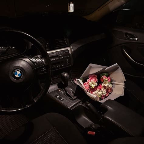 Создать мем "BMW 6er II (E63/E64), цветы в машине ночью, цветы в машине ...