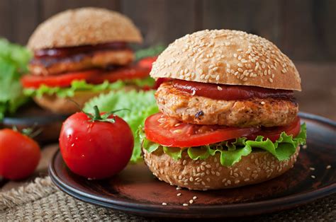 The 7 Best Tomatoes For Burgers