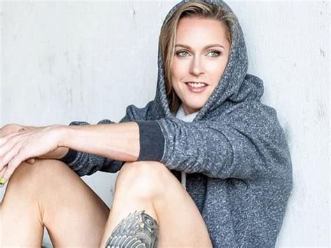 20 Hot Sexy Samantha Briggs Bikini Pics