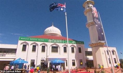 Proud Aussie Muslims Honour Unifying Australia Day With Moving Flag