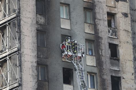 Grattacielo In Fiamme Le Foto Dell Incendio Domato Dai Vigili A Milano