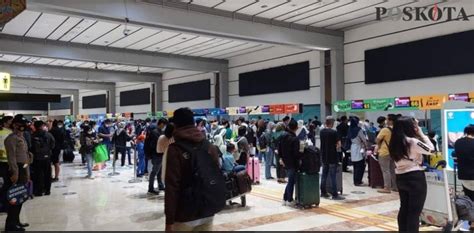 H Lebaran Idul Fitri Ribu Penumpang Padati Bandara Soekarno