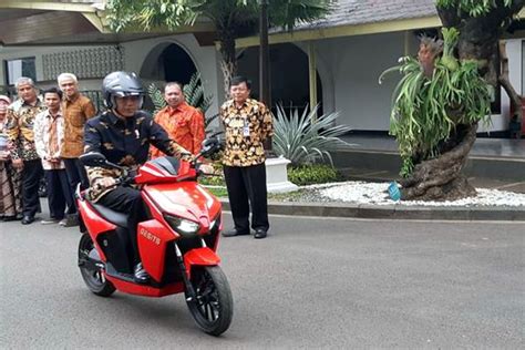 Pemerintah Akan Berikan Subsidi Beli Motor Dan Mobil Listrik Tahun Depan