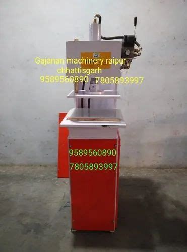 Gajanan Machinery Hydraulic Slipper Sole Cutting Machine Production