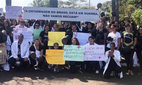 Uberaba Enfermeiros Protestam Durante Desfile De 7 De Setembro