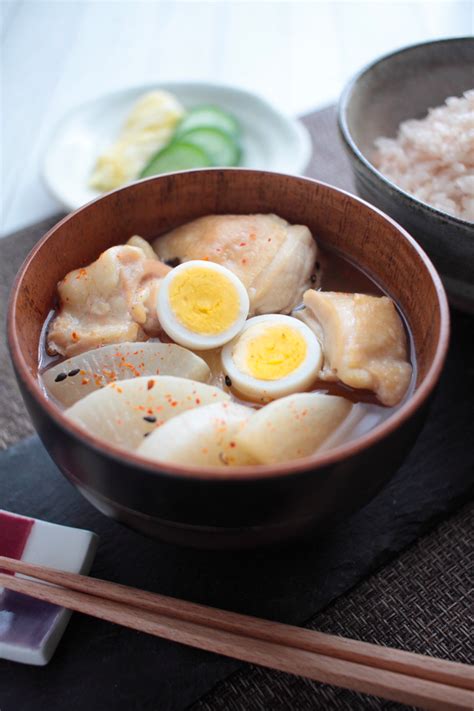 【レシピ】うずらの卵入り！鶏肉と大根のお味噌汁