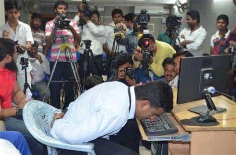 Guy Sets Fastest Typing World Record With His Nose