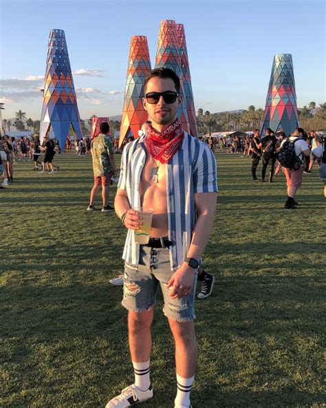 61 Best Coachella Outfits For Men