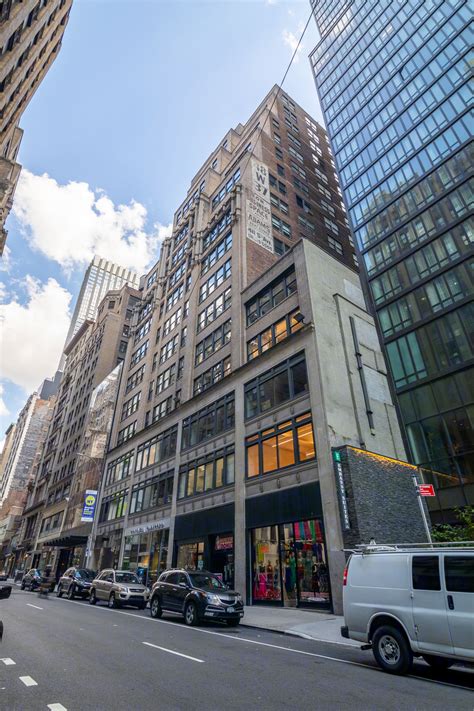 West Th Street New York Ny Commercial Space For Rent Vts