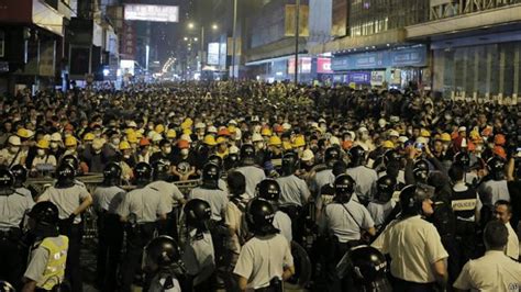 香港警方称旺角“占中”新冲突四人受伤 Bbc News 中文