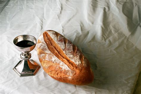 What do Anglicans Believe about Holy Communion? - Anglican Compass