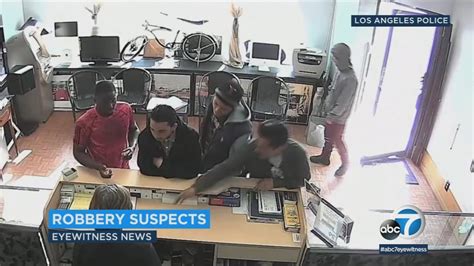 Lapd Looking For 5 Venice Robbery Suspects Abc7 Los Angeles