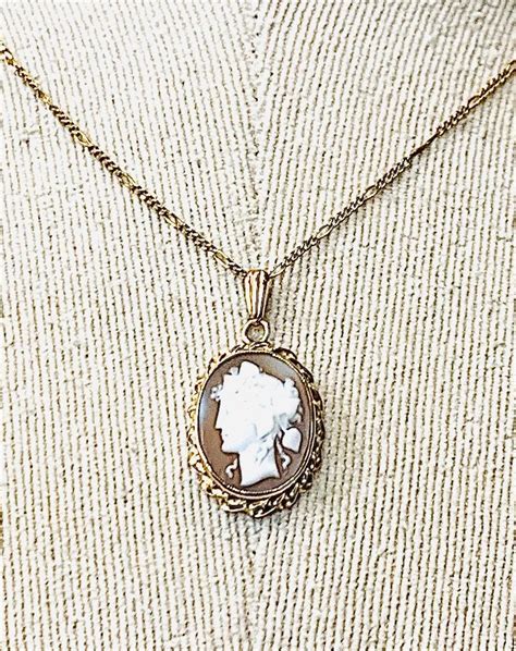 Superb Vintage 9ct Yellow Gold Cameo Pendant