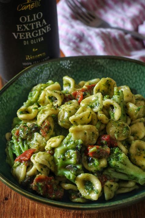 Orecchiette Con Broccoli Pomodorini Secchi E Olive