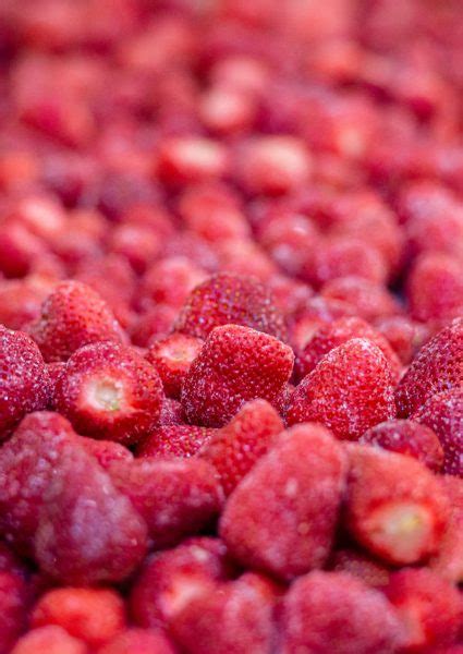 NAŠA PONUDA Zamrznuto voće Frozen fruits Hladnjača Pantelić