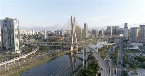 Vista aérea da ponte de Estaiada SÃ o Paulo Brasil Centro de