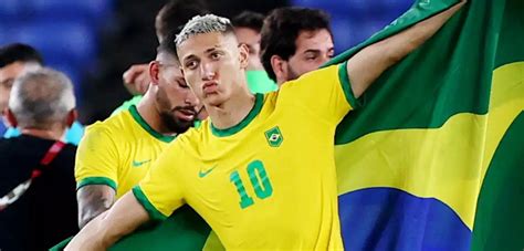 Jogador Richarlison Critica Uso De Camisa Da Sele O Como S Mbolo