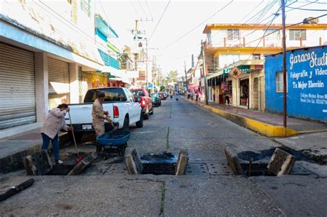 Contin A Desazolvando Drenajes En El Centro De Nanchital H