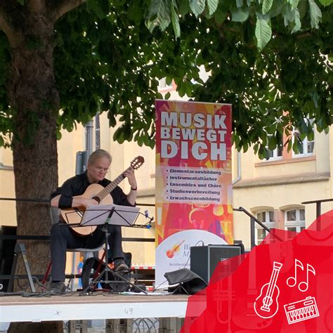 Unser Meister Der Klassischen Gitarre Live Am Schillerplatz