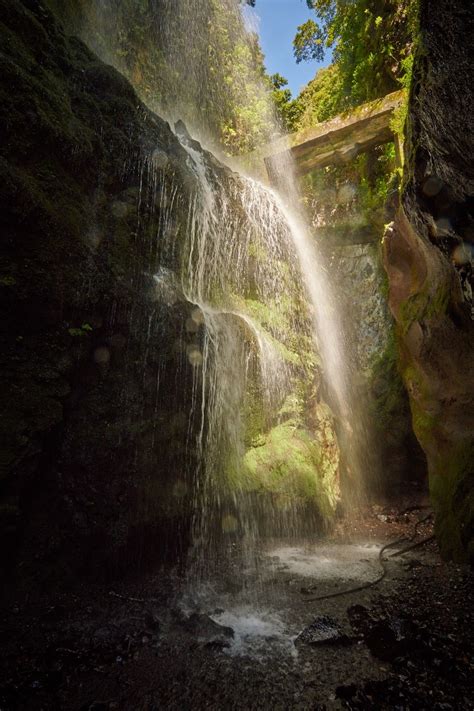 La Fascinante Cascada Del Bosque De Los Tilos