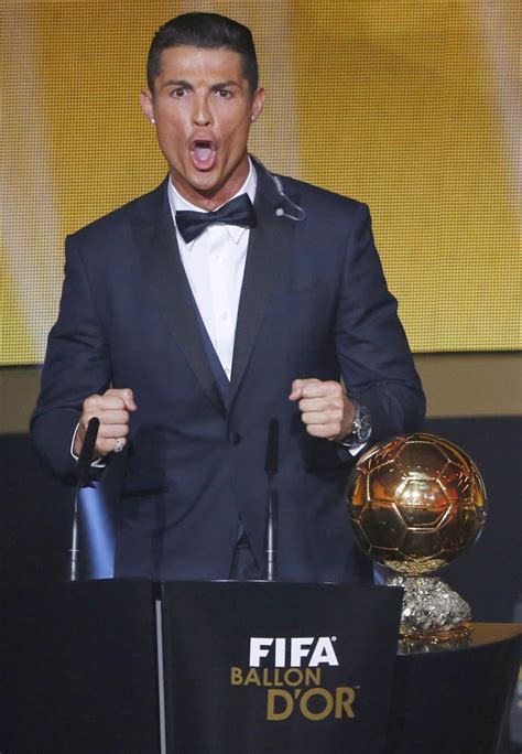 Cristiano Ronaldo Gana El Premio Fifa Balón De Oro 2015