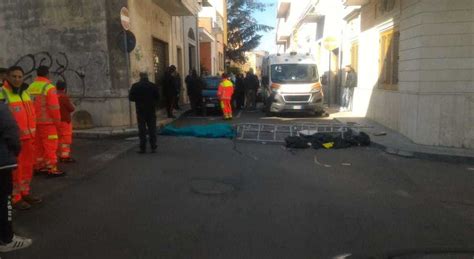 Operaio Precipita Dall Impalcatura Per Il Vento E Muore In Strada