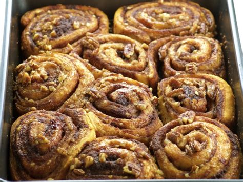 Ooey Gooey Cinnamon Rolls Recipe Genius Kitchen