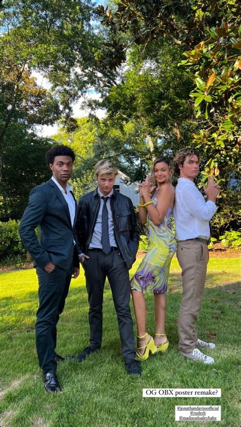 Jonathan Daviss Rudy Pankow Madison Bailey And Chase Stokes Surfer