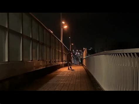 女装子まゆちゃんが橋の歩道で緊縛衣装を身にまとったほぼ全裸で大胆露出 XVIDEOS